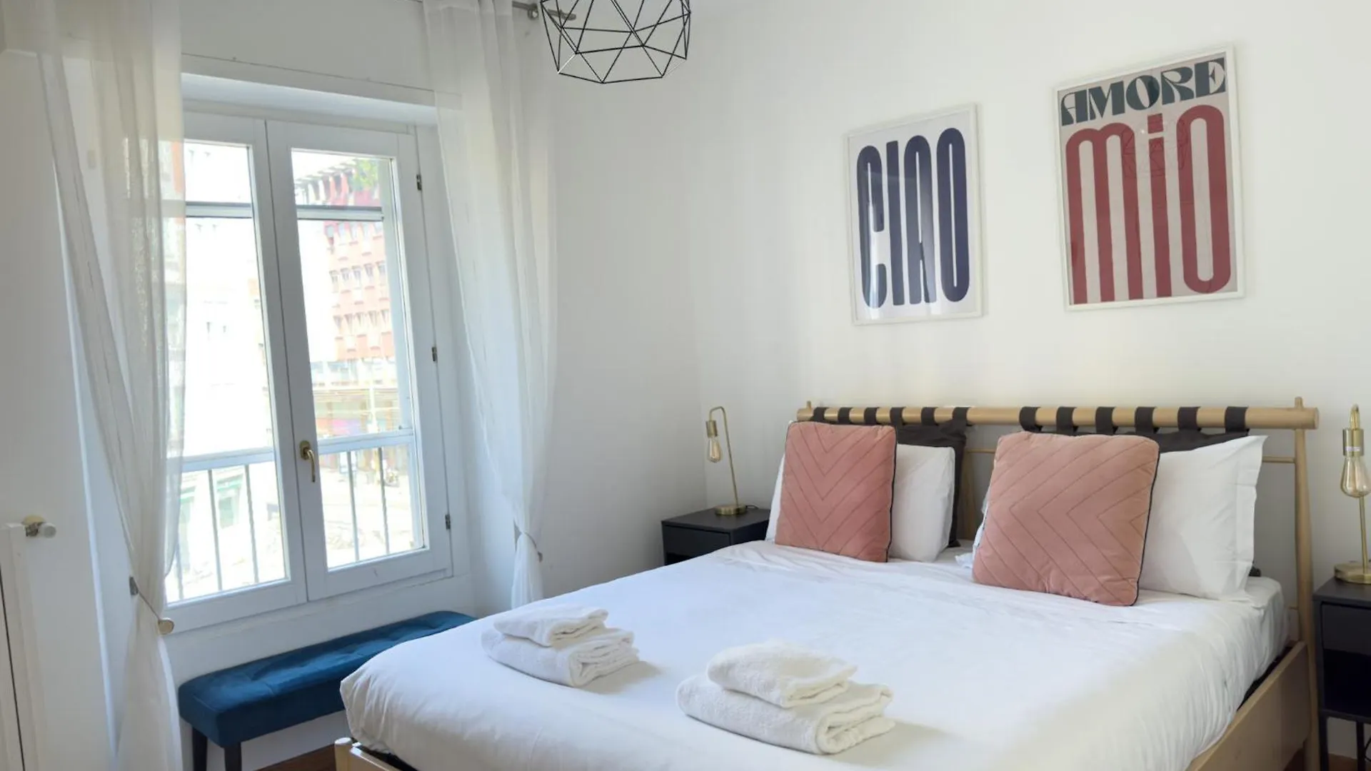 The Boutique Houses - Steps Away From The Duomo Area Milão Apartamento