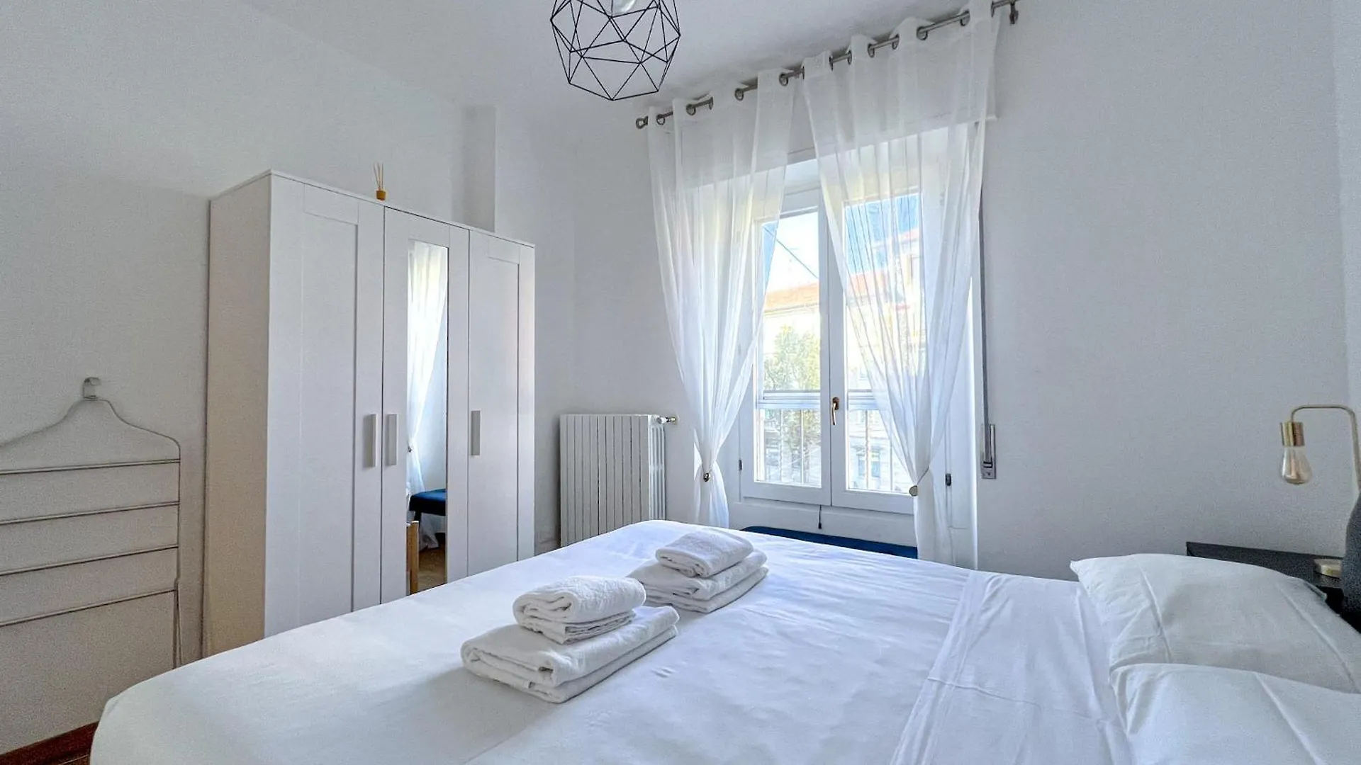 The Boutique Houses - Steps Away From The Duomo Area Milan Italy