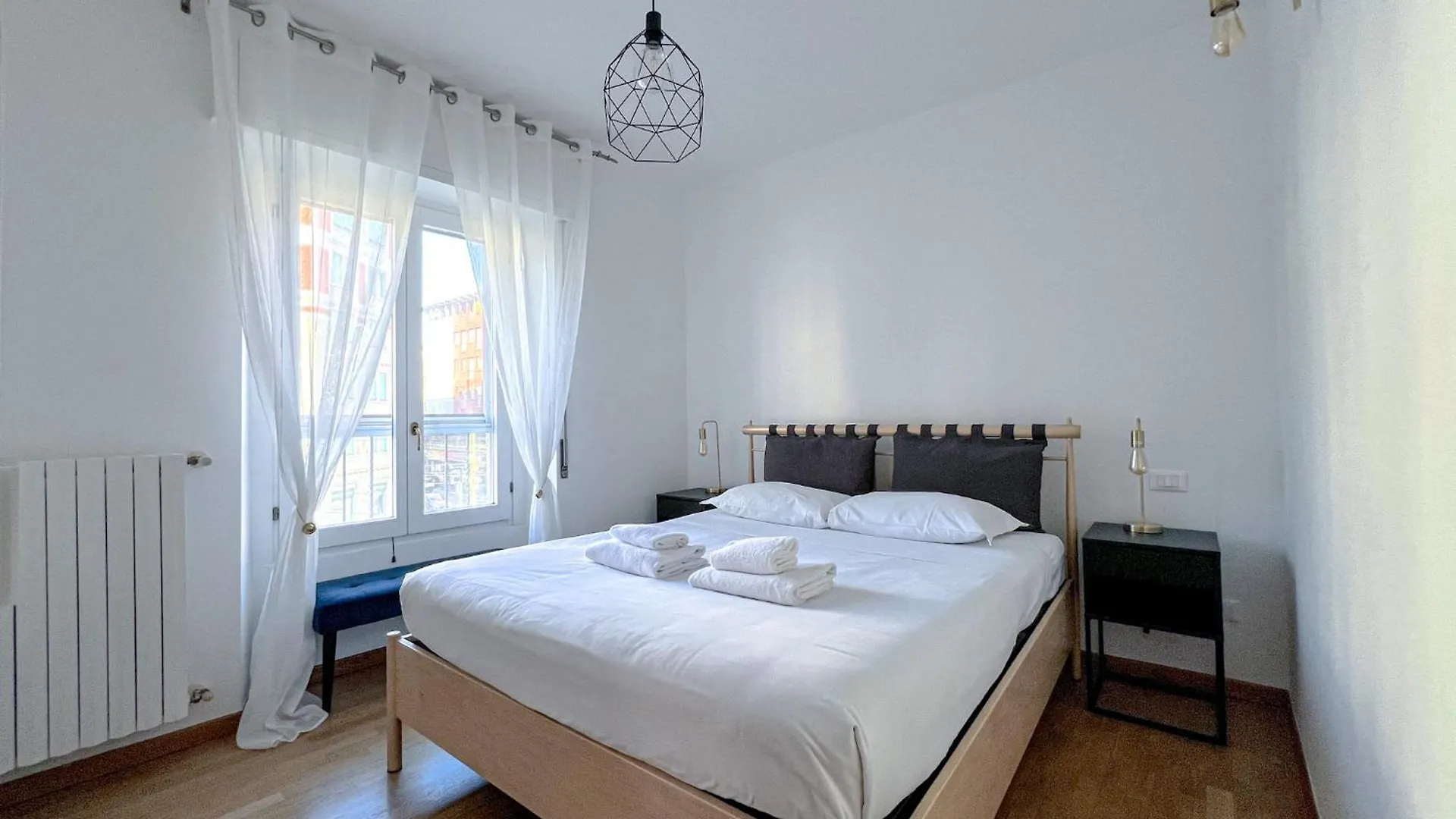 Apartment The Boutique Houses - Steps Away From The Duomo Area Milan